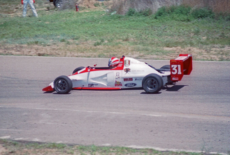 Formula Ford 2000 car race